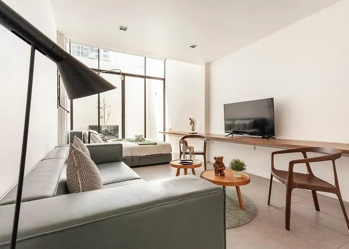 別墅 Miq_5br/silom Bts,mrt/wifi 1000mb/jacuzzi/16pax